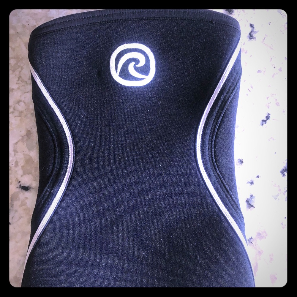 Rehband medium knee sleeve